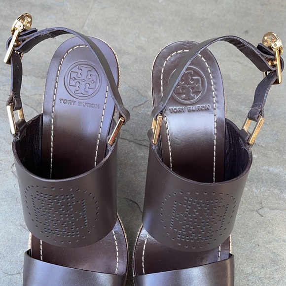 Tory Burch ‘Kimberly’ Brown Wedges - Picture 7 of 9